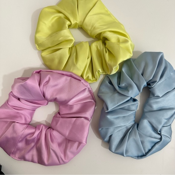 Cerie Set of 7 Satin Scrunchie Hair Ties - Picture 3 of 4